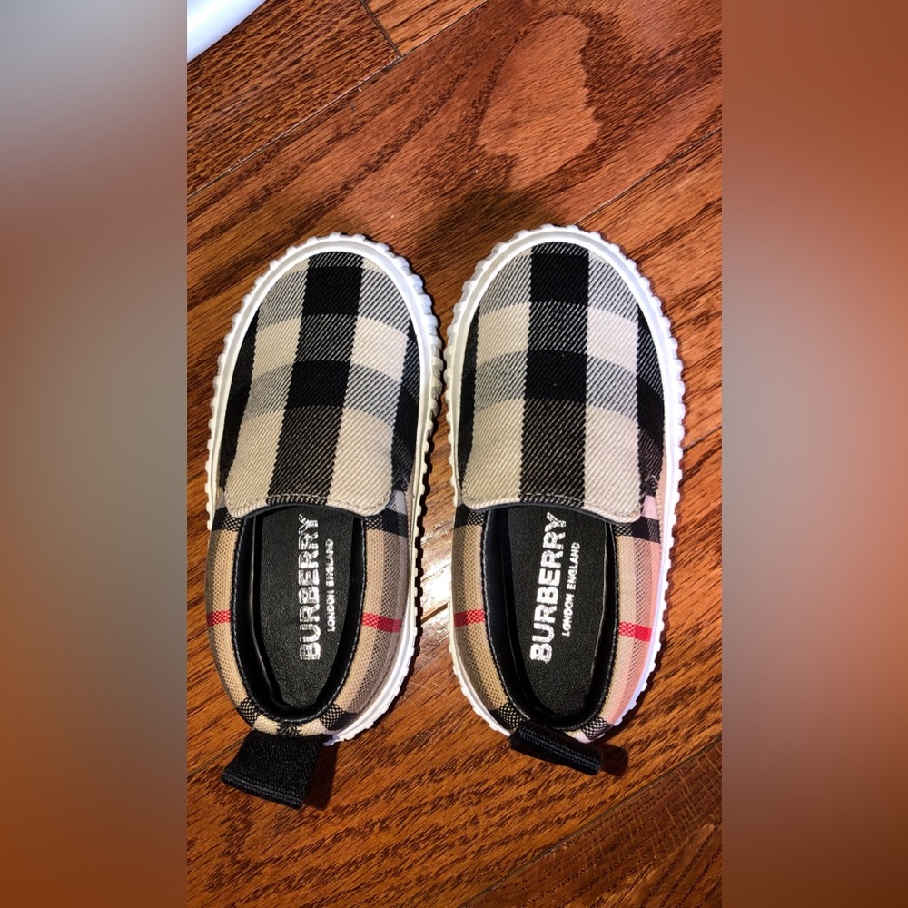 Worn once before my baby could walk so in great condition